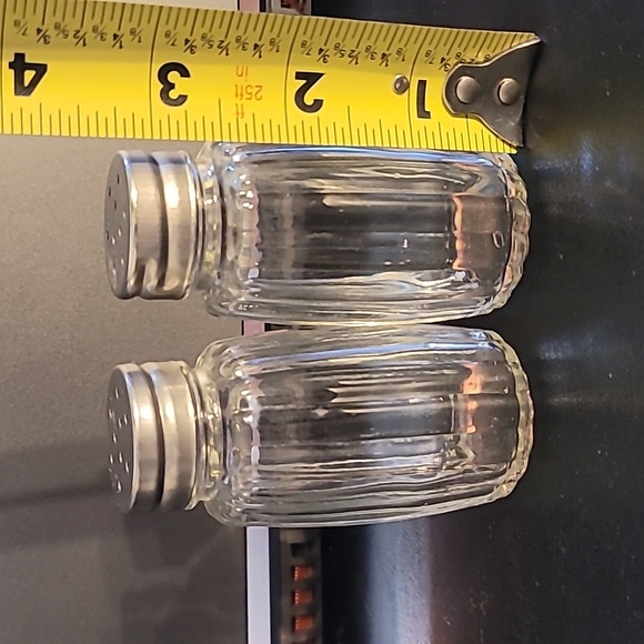 Vintage Ribbed Glass Salt & Pepper Shakers - Picture 7 of 8